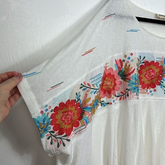 Savanna Jane White Embroidered Knit Poncho Top Size 1X/2X - Picture 4 of 8